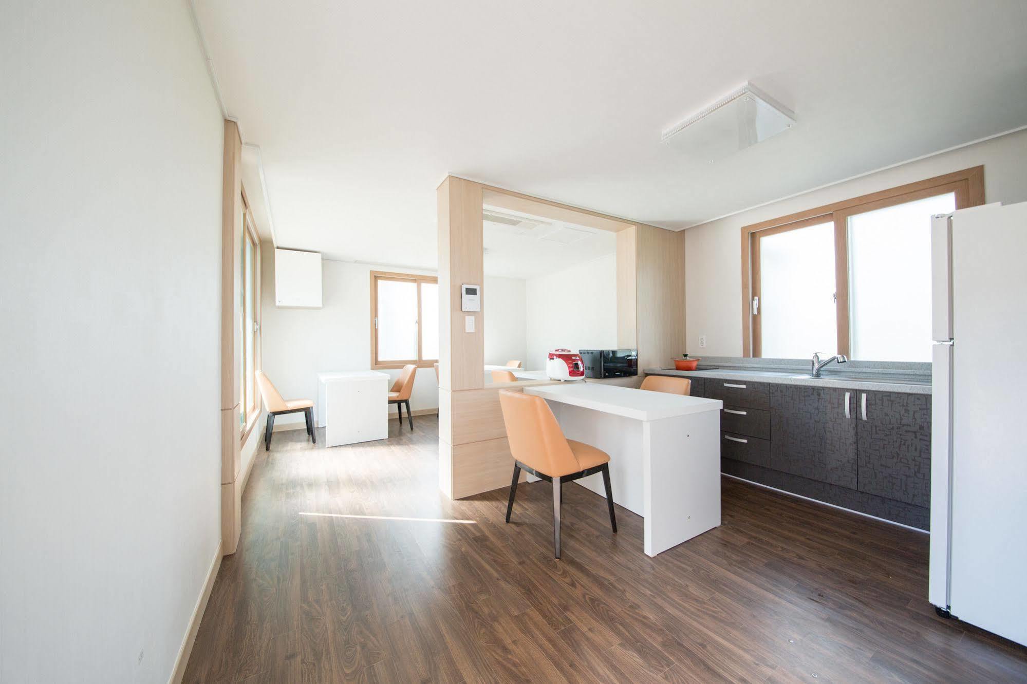 J Raum Resort Seogwipo Ngoại thất bức ảnh